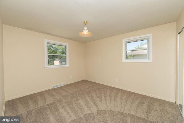 15 KNOLLWOOD DR, Cherry Hill, NJ 08002