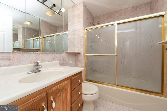 15 KNOLLWOOD DR, Cherry Hill, NJ 08002