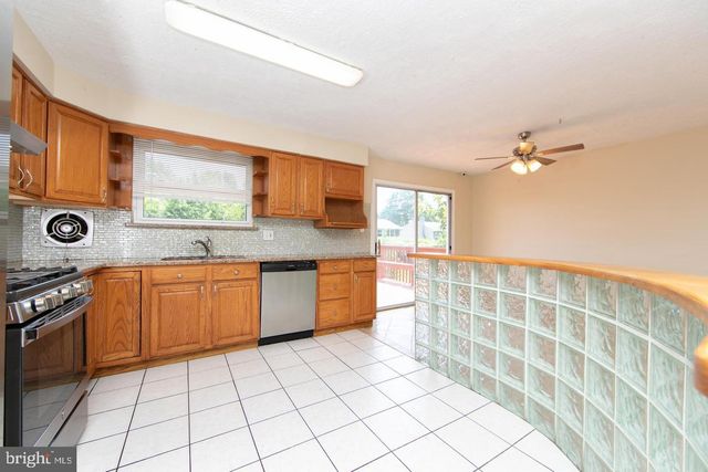 15 KNOLLWOOD DR, Cherry Hill, NJ 08002