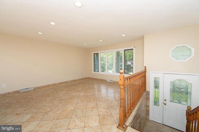 15 KNOLLWOOD DR, Cherry Hill, NJ 08002