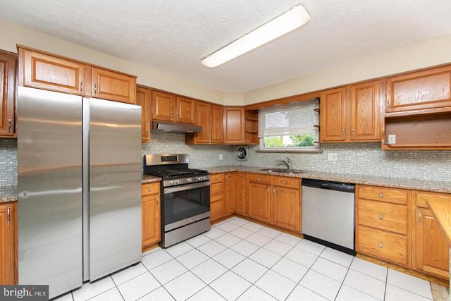 15 KNOLLWOOD DR, Cherry Hill, NJ 08002