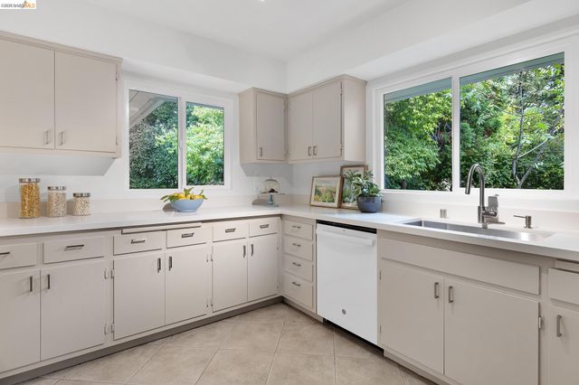 4310 Turner Ave, Oakland, CA 94605