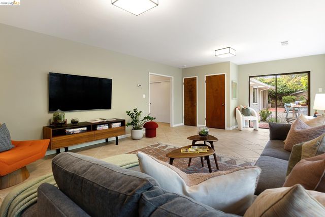 4310 Turner Ave, Oakland, CA 94605