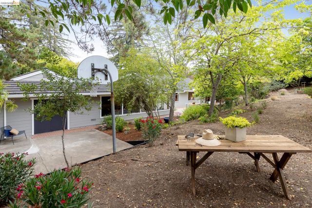 4310 Turner Ave, Oakland, CA 94605