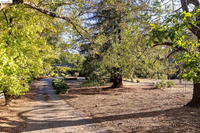 4310 Turner Ave, Oakland, CA 94605