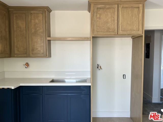 1336 W 37th Drive 3, Los Angeles, CA 90007