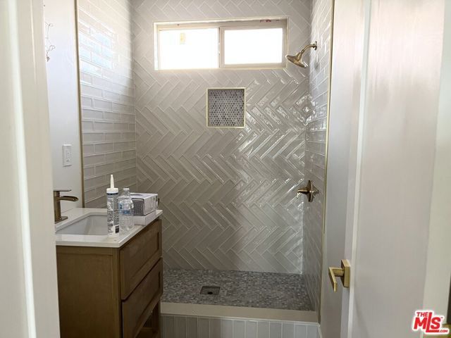 1336 W 37th Drive 3, Los Angeles, CA 90007