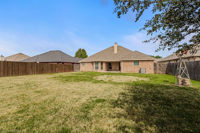 144 Birdsong Lane, Terrell, TX 75160