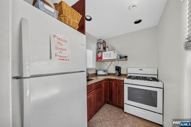 121 Country Club Drive 10, Union, NJ 07083
