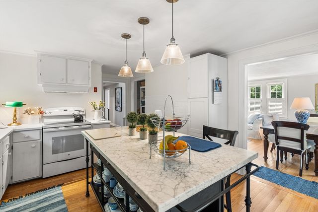 4 Oakland Cir, Winchester, MA 01890