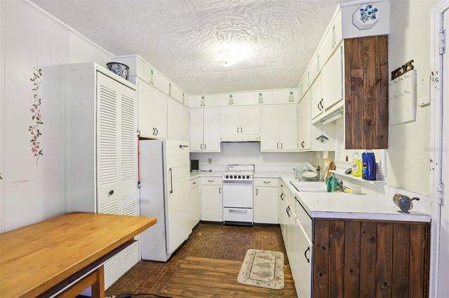 38025 13TH AVENUE, Zephyrhills, FL 33542