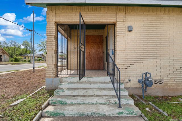 2437 E Houston St, San Antonio, TX 78202