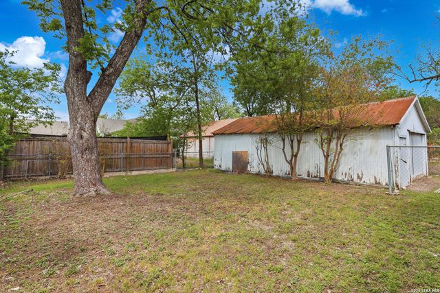 2437 E Houston St, San Antonio, TX 78202