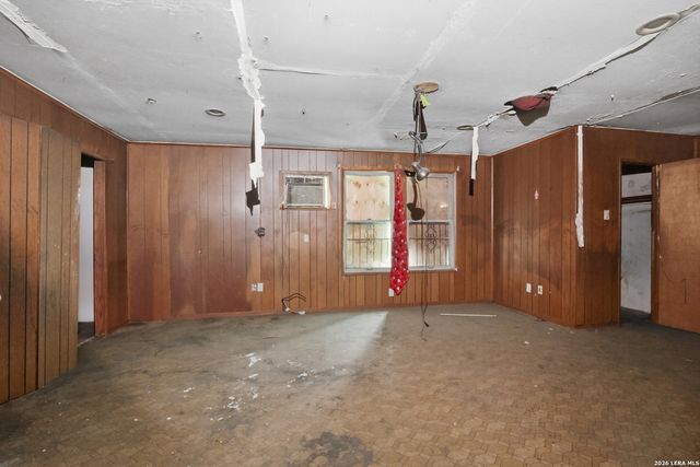 2437 E Houston St, San Antonio, TX 78202