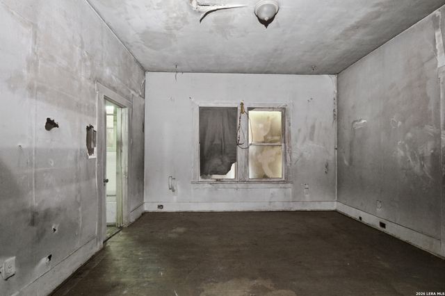 2437 E Houston St, San Antonio, TX 78202