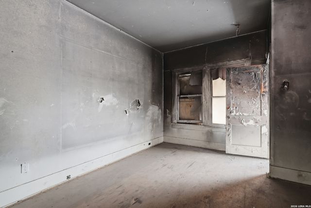 2437 E Houston St, San Antonio, TX 78202