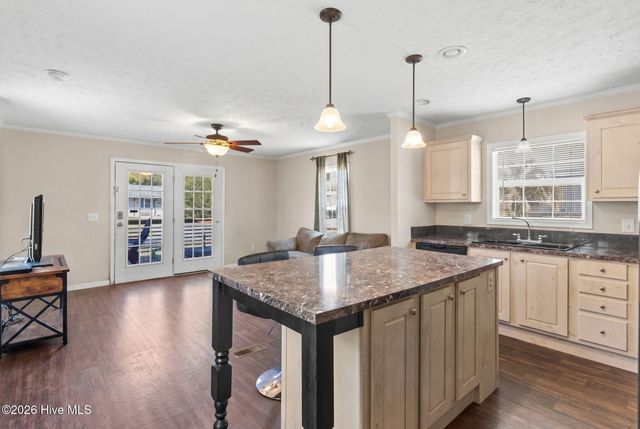 2262 W Tanglewood Drive SW, Supply, NC 28462