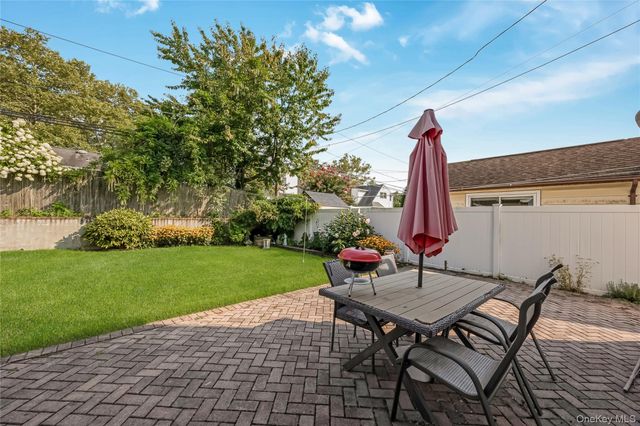 9 Linwood Avenue, Farmingdale, NY 11735