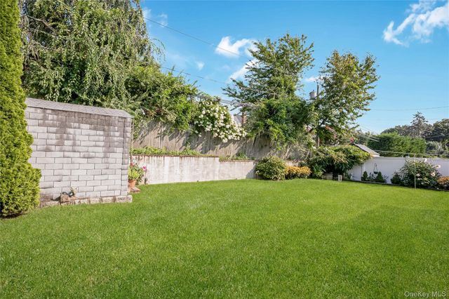 9 Linwood Avenue, Farmingdale, NY 11735