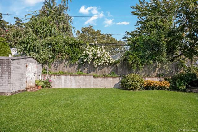 9 Linwood Avenue, Farmingdale, NY 11735