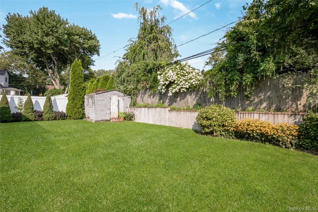 9 Linwood Avenue, Farmingdale, NY 11735