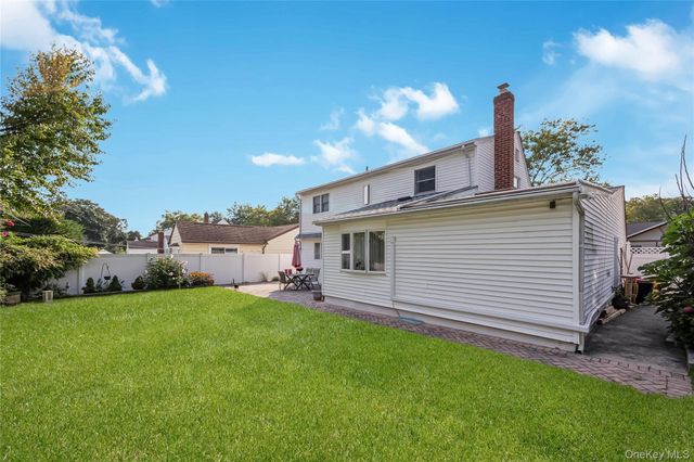 9 Linwood Avenue, Farmingdale, NY 11735