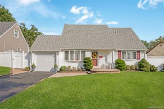 9 Linwood Avenue, Farmingdale, NY 11735