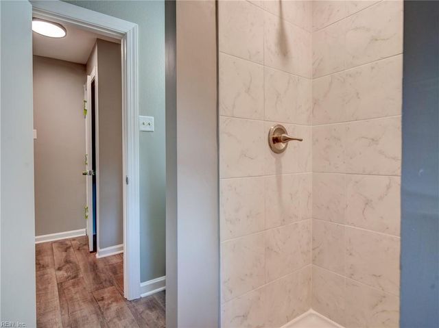 9 Riverdale DR, Hampton, VA 23666