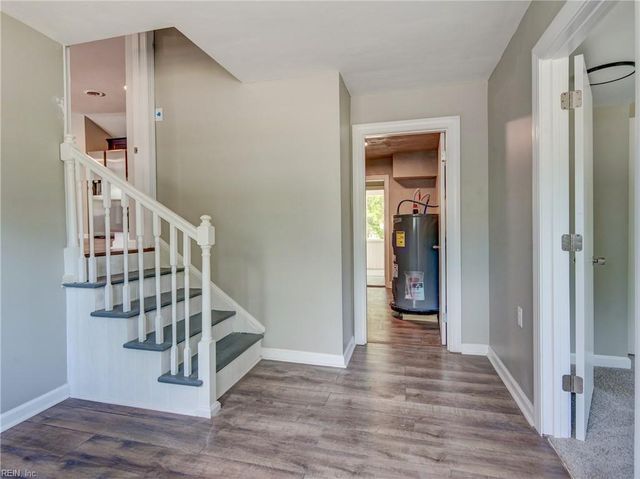 9 Riverdale DR, Hampton, VA 23666