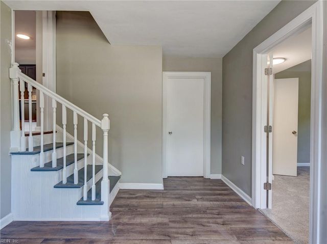 9 Riverdale DR, Hampton, VA 23666