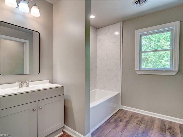 9 Riverdale DR, Hampton, VA 23666