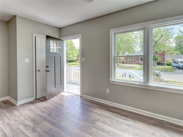9 Riverdale DR, Hampton, VA 23666