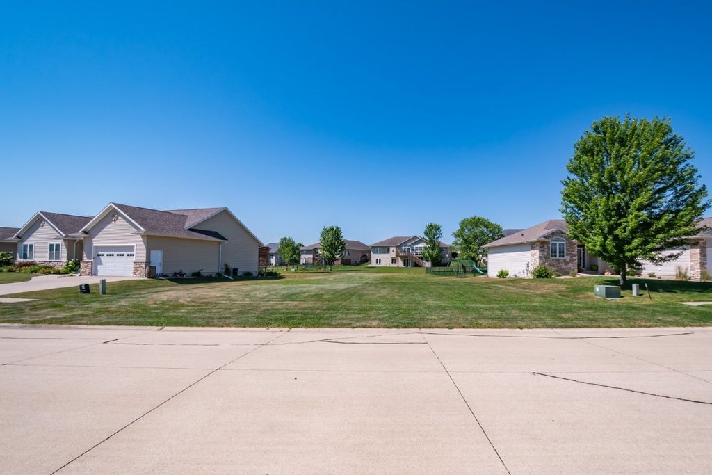2130 Rosewood Ridge Drive, Marion, IA 52302
