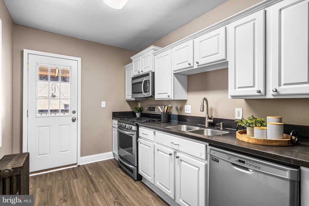 Image 10 of property listing at 1405 COVINGTON ST, Baltimore, MD 21230