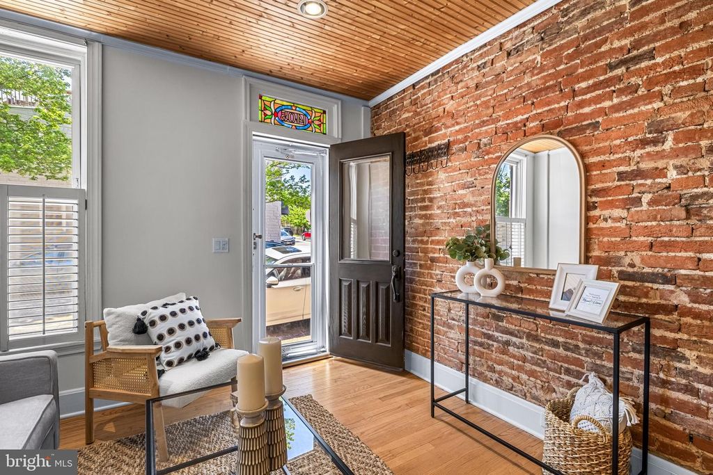 Image 2 of property listing at 1405 COVINGTON ST, Baltimore, MD 21230