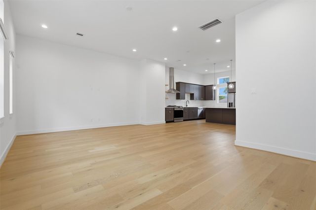 326 Eastwood Street, Houston, TX 77011
