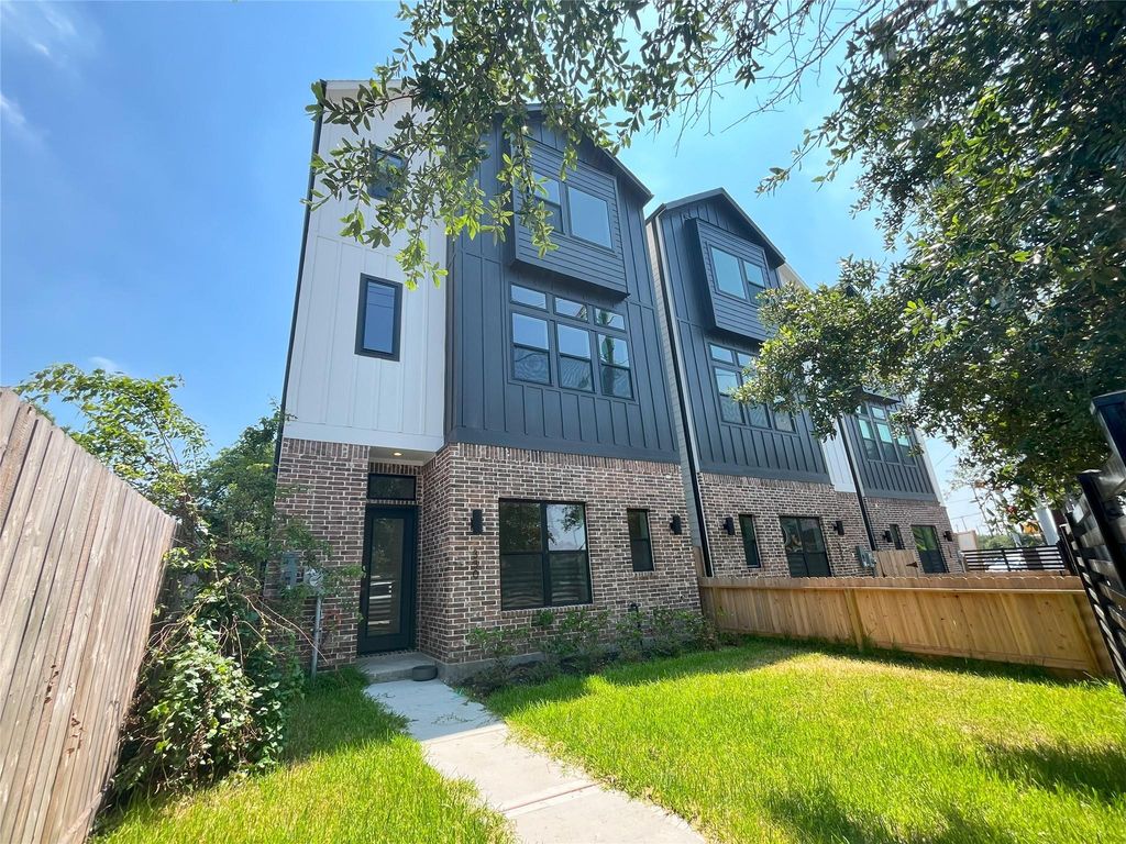326 Eastwood Street, Houston, TX 77011