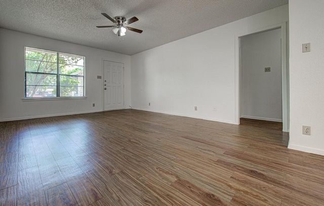 11428 Ptarmigan B, Austin, TX 78758