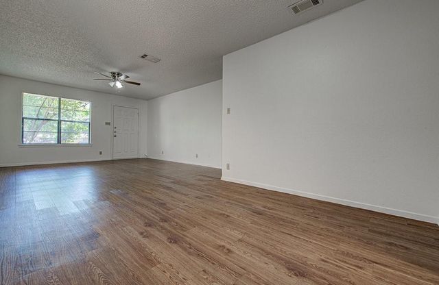 11428 Ptarmigan B, Austin, TX 78758