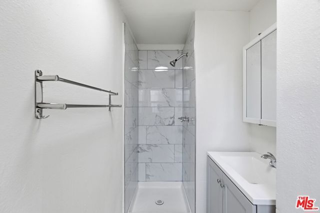 2542 Thurman Avenue, Los Angeles, CA 90016