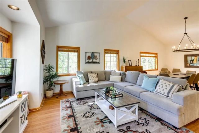 196 Hillcrest Court, Lake Arrowhead, CA 92352