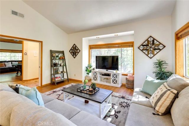 196 Hillcrest Court, Lake Arrowhead, CA 92352