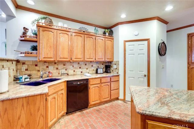 196 Hillcrest Court, Lake Arrowhead, CA 92352