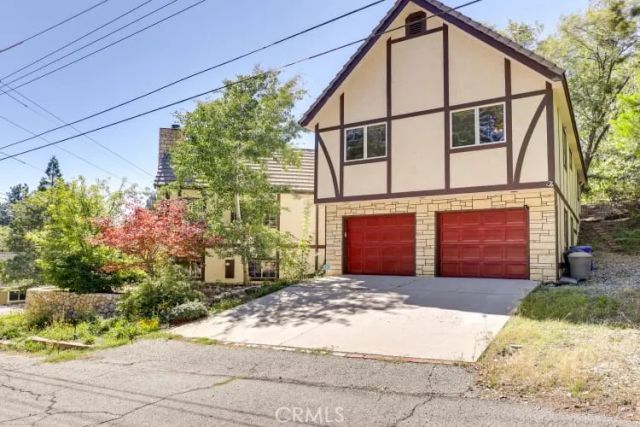 196 Hillcrest Court, Lake Arrowhead, CA 92352