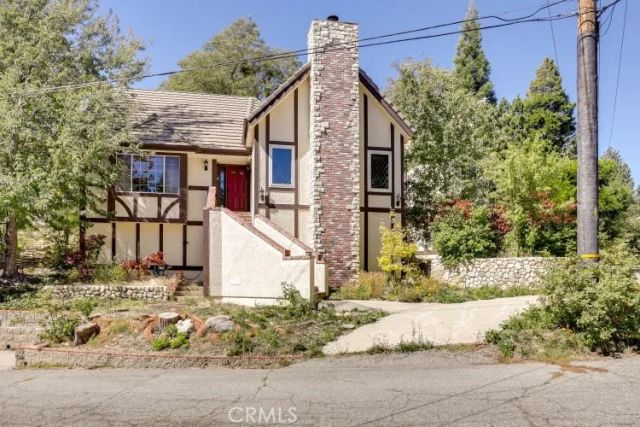 196 Hillcrest Court, Lake Arrowhead, CA 92352
