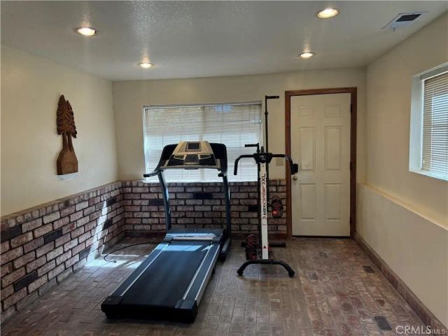 196 Hillcrest Court, Lake Arrowhead, CA 92352