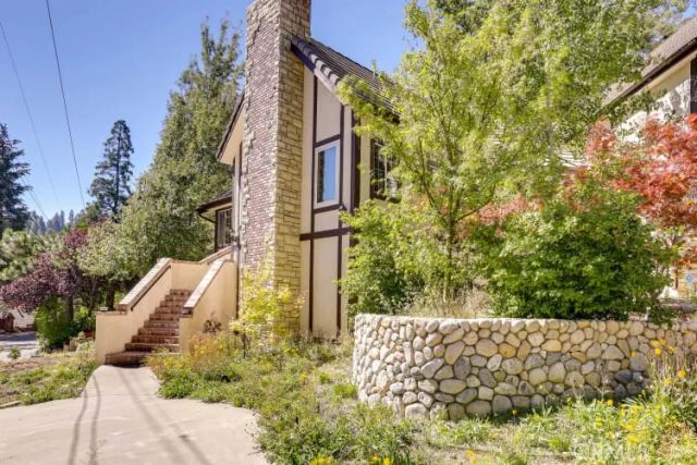 196 Hillcrest Court, Lake Arrowhead, CA 92352