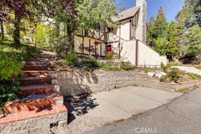 196 Hillcrest Court, Lake Arrowhead, CA 92352