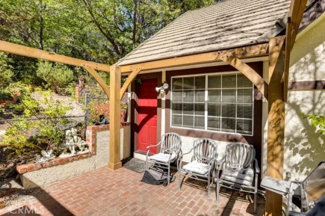 196 Hillcrest Court, Lake Arrowhead, CA 92352