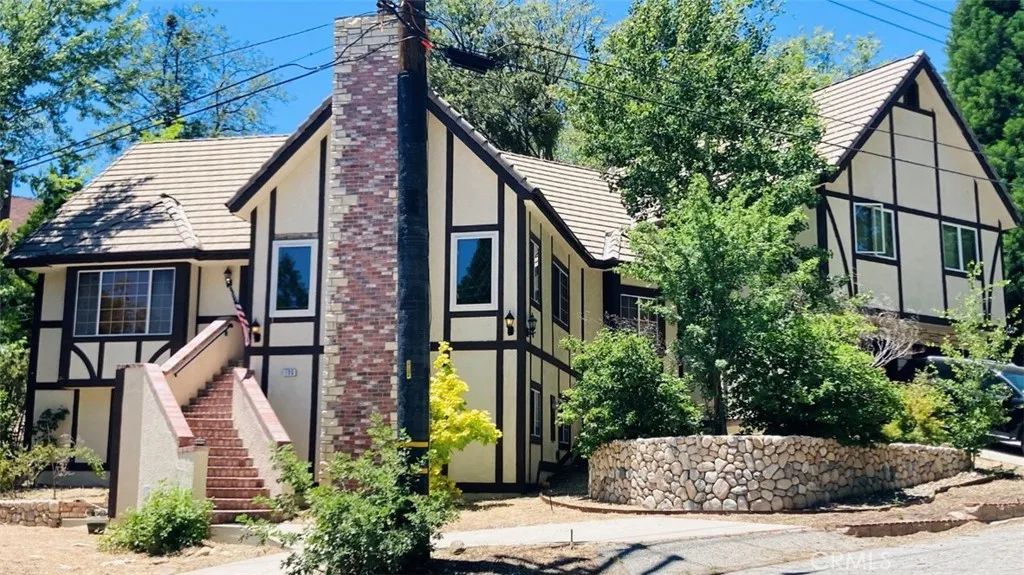 196 Hillcrest Court, Lake Arrowhead, CA 92352